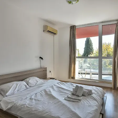 Varna Deluxe Suites Apartment *